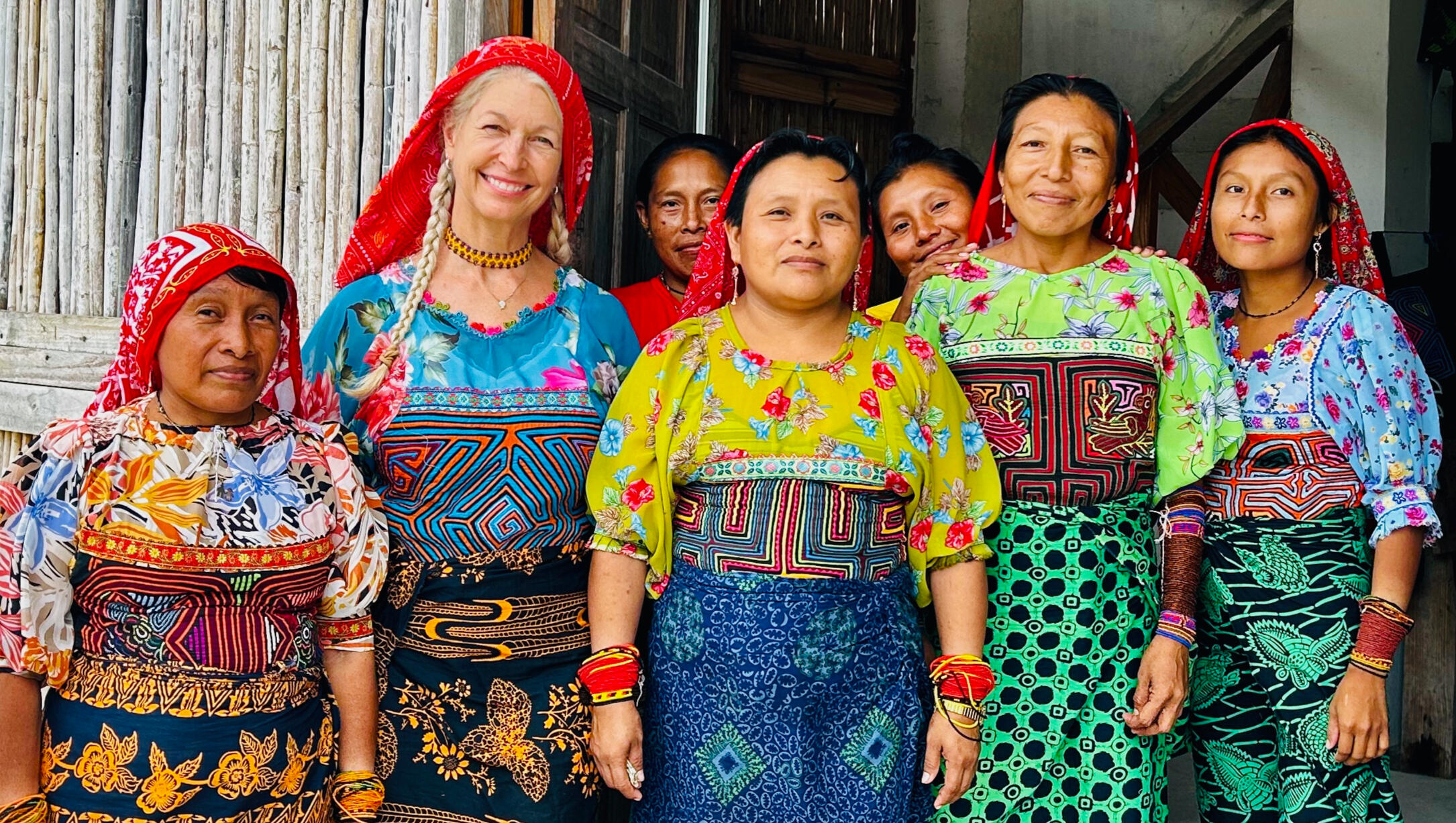 Picture of founder, Deborah Castillero with several children of Guna Yala